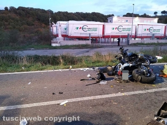 Bagnoregio - Auto si schianta contro due moto