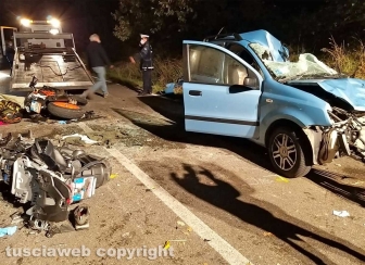 Bagnoregio - Auto si schianta contro due moto
