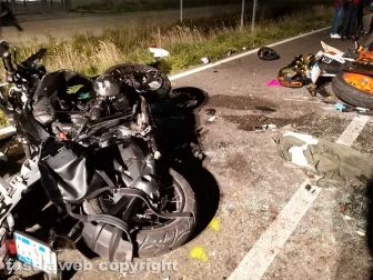 Bagnoregio - Auto si schianta contro due moto