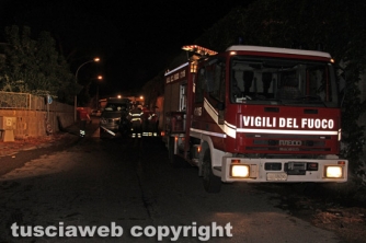 Viterbo - Auto contro palo della luce