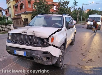 Montefiascone - Auto contro stufa, un ferito