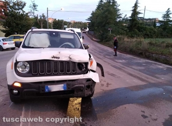 Montefiascone - Auto contro stufa, un ferito