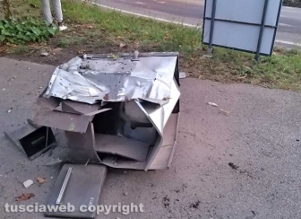 Montefiascone - Auto contro stufa, un ferito