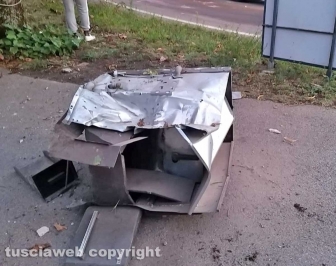 Montefiascone - Auto contro stufa, un ferito