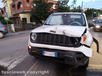 Montefiascone - Auto contro stufa, un ferito