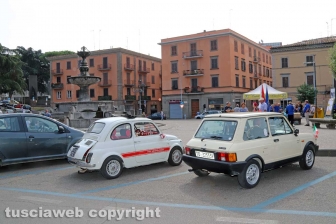 Viterbo - Auto e moto d'epoca a piazza della Rocca