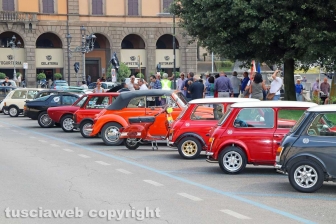Viterbo - Auto e moto d'epoca a piazza della Rocca
