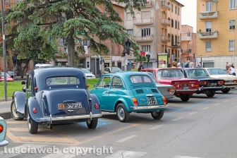 Viterbo - Auto e moto d'epoca a piazza della Rocca