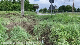 Civita Castellana - Auto va a sbattere contro un palo, due ragazzi morti e un ferito grave