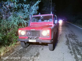 Montefiascone - Auto fuori strada sulla Verentana - L'intervento dei vigili del fuoco