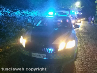Montefiascone - Auto fuori strada sulla Verentana - L'intervento della polizia stradale