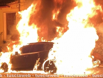 Bassano Romano - Auto in fiamme