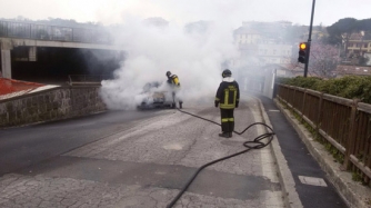 Vigili del fuoco - Auto in fiamme a Vitorchiano