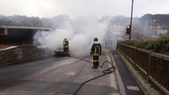 Vigili del fuoco - Auto in fiamme a Vitorchiano