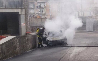 Vigili del fuoco - Auto in fiamme a Vitorchiano