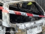 Auto in fiamme sotto le case