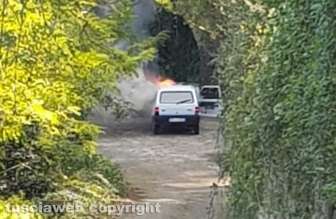 Civitella D'Agliano - Auto in fiamme