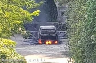 Civitella D'Agliano - Auto in fiamme