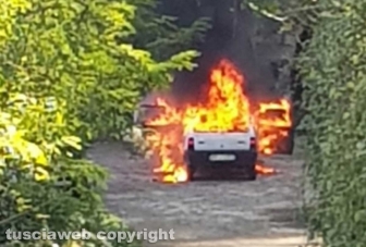 Civitella D'Agliano - Auto in fiamme