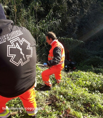 Auto nel dirupo a Gallese