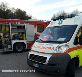 Auto nel dirupo a Gallese