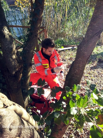 Auto nel dirupo a Gallese