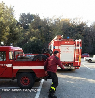 Auto nel dirupo a Gallese