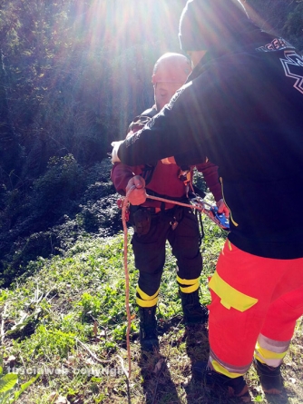 Auto nel dirupo a Gallese