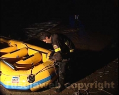 Le immagini del fuoristrada travolto dal fiume in piena - L\'intervento dei vigili del fuoco