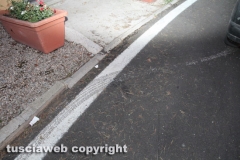 Viterbo - Auto sfonda cancello