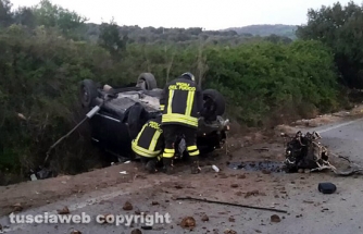 Auto si ribalta sull\'Aurelia bis