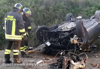 Auto si ribalta sull\'Aurelia bis