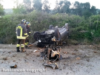 Auto si ribalta sull\'Aurelia bis