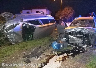 Montefiascone – Auto finisce fuori strada e si sfracella contro due macchine