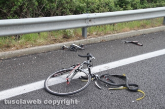Viterbo - Auto travolge e uccide ciclista