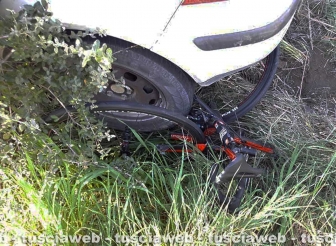 Tarquinia - Auto travolge gruppo di ciclisti