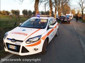 Montefiascone - Auto va a sbattere con un albero, muore una suora