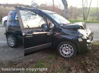 Montefiascone - Auto va a sbattere con un albero, muore una suora
