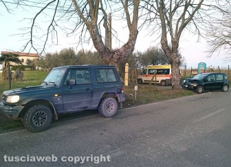 Montefiascone - Auto va a sbattere con un albero, muore una suora