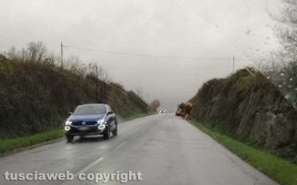 Viterbo - Autoarticolato fuori strada in località Tufelli