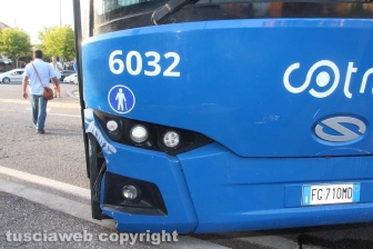 Autobus Cotral si sfrena