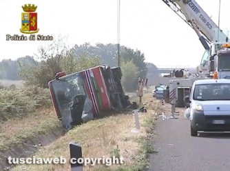Autostrada del Sole - Autobus sbanda, 15 feriti