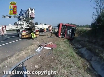 Autostrada del Sole - Autobus sbanda, 15 feriti