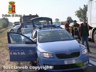 Autostrada del Sole - Autobus sbanda, 15 feriti