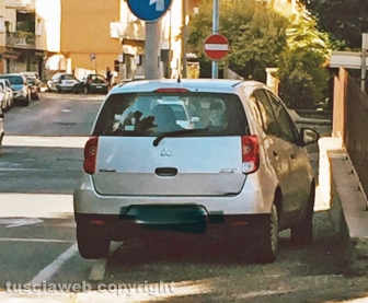 Viterbo - Parcheggio selvaggio in via della Pila
