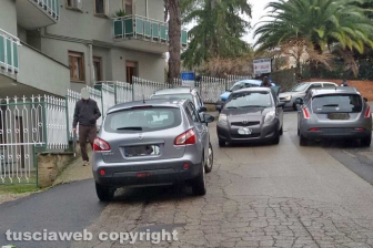 Viterbo - Parcheggio selvaggio in via Monfalcone