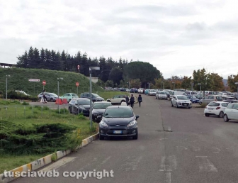 Viterbo - Parcheggio selvaggio all'ingresso del Pronto soccorso