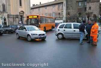 Parcheggio selvaggio a Bagnaia