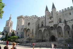 Il palazzo papale di Avignone