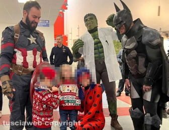 Viterbo - Babbo Natale al reparto Pediatria Belcolle